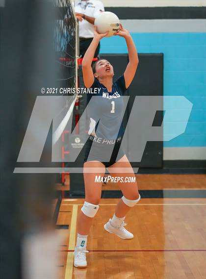 Thumbnail 2 in Willow Canyon vs Parker (Wolves Classic) photogallery.