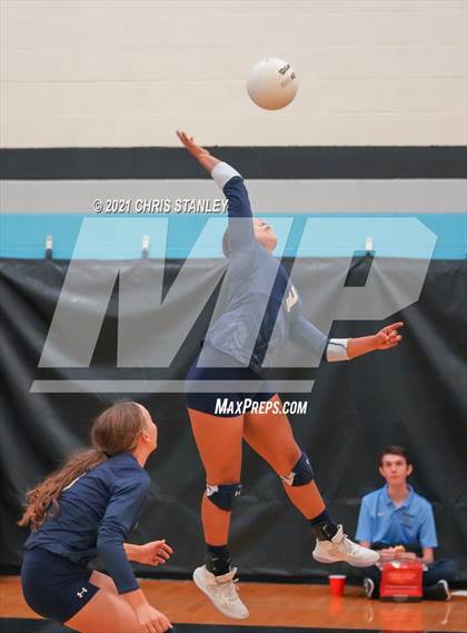 Thumbnail 2 in Willow Canyon vs Parker (Wolves Classic) photogallery.