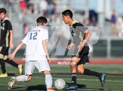 Thumbnail 3 in Servite vs. Loyola (CIF Southern Section D1 Final) photogallery.