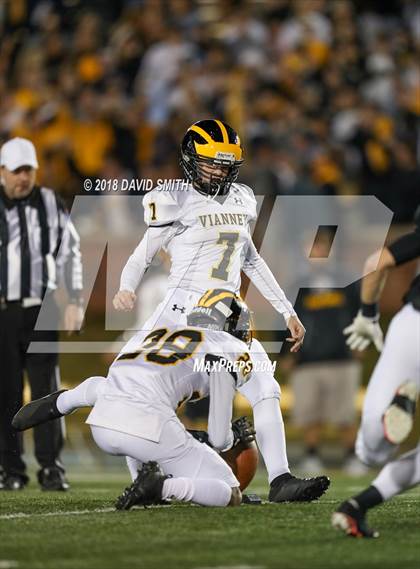 Thumbnail 1 in Fort Osage vs. Vianney (MSHSAA Class 5 Show-Me Bowl) photogallery.