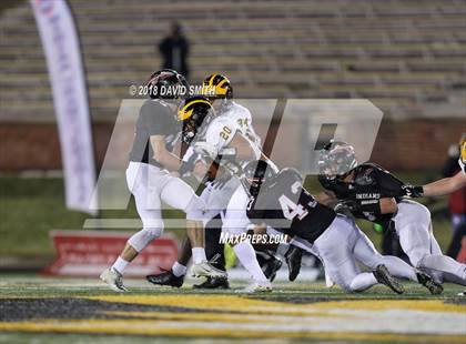 Thumbnail 1 in Fort Osage vs. Vianney (MSHSAA Class 5 Show-Me Bowl) photogallery.