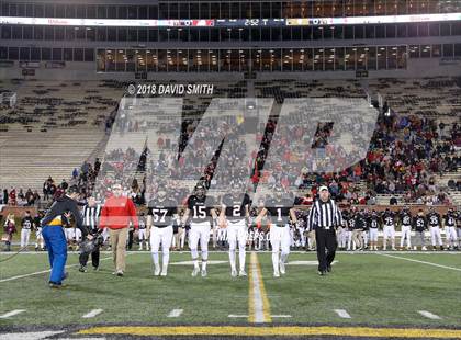 Thumbnail 3 in Fort Osage vs. Vianney (MSHSAA Class 5 Show-Me Bowl) photogallery.