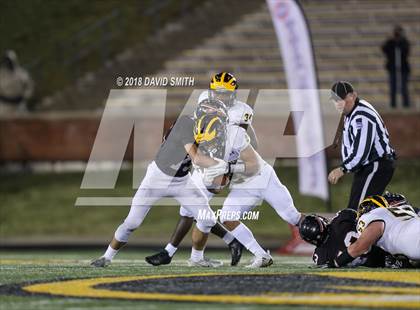 Thumbnail 1 in Fort Osage vs. Vianney (MSHSAA Class 5 Show-Me Bowl) photogallery.