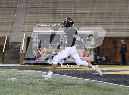 Thumbnail 1 in Fort Osage vs. Vianney (MSHSAA Class 5 Show-Me Bowl) photogallery.