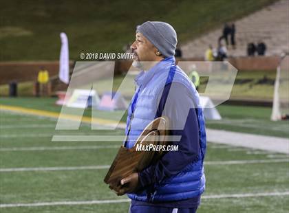 Thumbnail 2 in Fort Osage vs. Vianney (MSHSAA Class 5 Show-Me Bowl) photogallery.