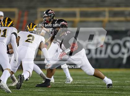 Thumbnail 1 in Fort Osage vs. Vianney (MSHSAA Class 5 Show-Me Bowl) photogallery.