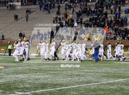 Thumbnail 3 in Fort Osage vs. Vianney (MSHSAA Class 5 Show-Me Bowl) photogallery.