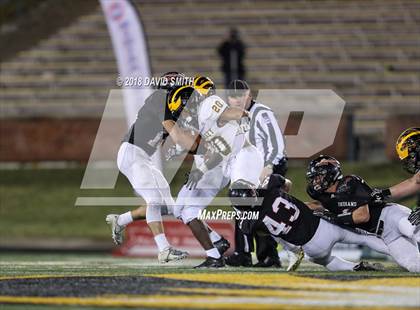 Thumbnail 2 in Fort Osage vs. Vianney (MSHSAA Class 5 Show-Me Bowl) photogallery.