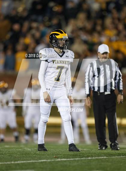 Thumbnail 1 in Fort Osage vs. Vianney (MSHSAA Class 5 Show-Me Bowl) photogallery.