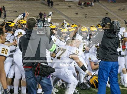 Thumbnail 2 in Fort Osage vs. Vianney (MSHSAA Class 5 Show-Me Bowl) photogallery.