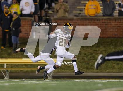 Thumbnail 2 in Fort Osage vs. Vianney (MSHSAA Class 5 Show-Me Bowl) photogallery.