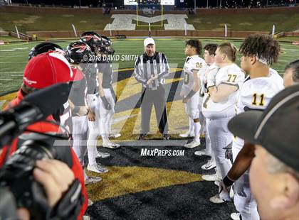 Thumbnail 2 in Fort Osage vs. Vianney (MSHSAA Class 5 Show-Me Bowl) photogallery.