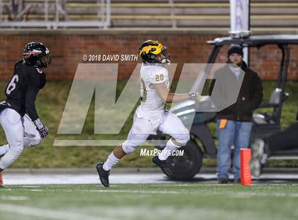 Thumbnail 2 in Fort Osage vs. Vianney (MSHSAA Class 5 Show-Me Bowl) photogallery.