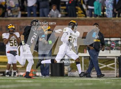 Thumbnail 3 in Fort Osage vs. Vianney (MSHSAA Class 5 Show-Me Bowl) photogallery.
