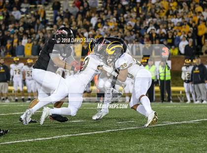 Thumbnail 1 in Fort Osage vs. Vianney (MSHSAA Class 5 Show-Me Bowl) photogallery.
