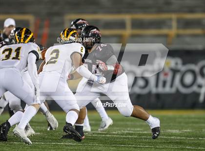 Thumbnail 2 in Fort Osage vs. Vianney (MSHSAA Class 5 Show-Me Bowl) photogallery.