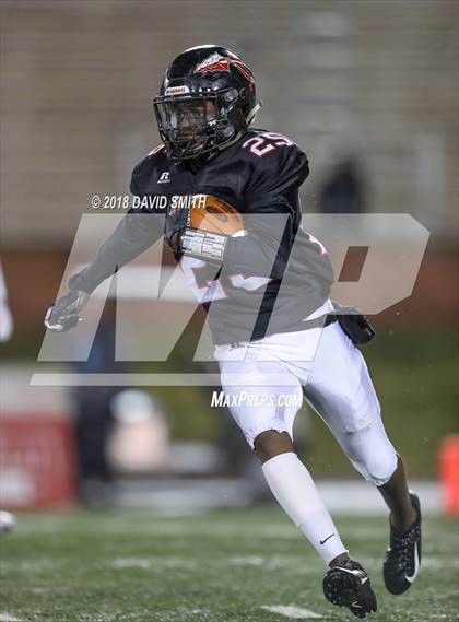Thumbnail 2 in Fort Osage vs. Vianney (MSHSAA Class 5 Show-Me Bowl) photogallery.