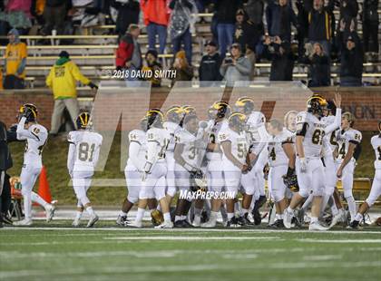 Thumbnail 1 in Fort Osage vs. Vianney (MSHSAA Class 5 Show-Me Bowl) photogallery.