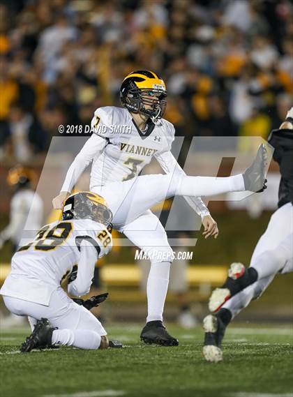 Thumbnail 3 in Fort Osage vs. Vianney (MSHSAA Class 5 Show-Me Bowl) photogallery.