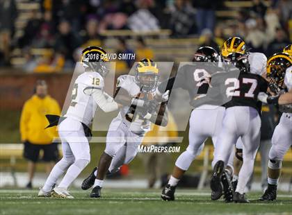 Thumbnail 3 in Fort Osage vs. Vianney (MSHSAA Class 5 Show-Me Bowl) photogallery.