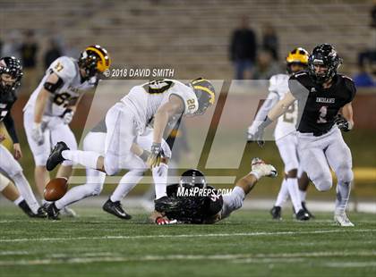 Thumbnail 1 in Fort Osage vs. Vianney (MSHSAA Class 5 Show-Me Bowl) photogallery.