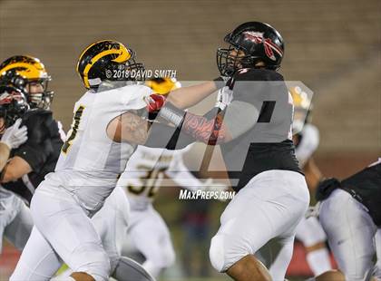 Thumbnail 2 in Fort Osage vs. Vianney (MSHSAA Class 5 Show-Me Bowl) photogallery.