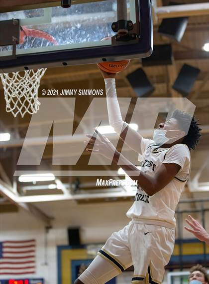 Thumbnail 3 in Mater Dei @ Althoff Catholic photogallery.