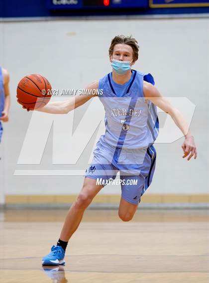 Thumbnail 3 in Mater Dei @ Althoff Catholic photogallery.