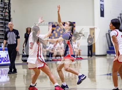 Thumbnail 2 in Brentwood School vs. Coronado (Las Vegas Thanksgiving Showcase) photogallery.