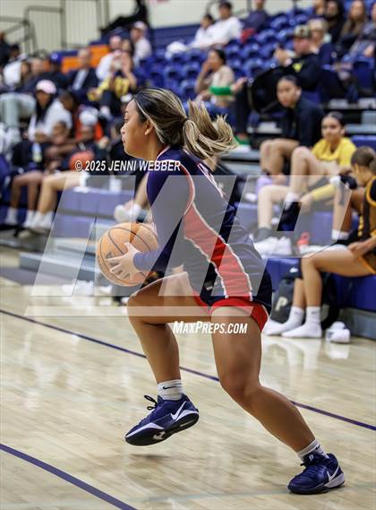 Thumbnail 2 in Brentwood School vs. Coronado (Las Vegas Thanksgiving Showcase) photogallery.