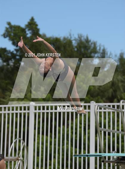 Thumbnail 2 in Tarpon Invitational photogallery.