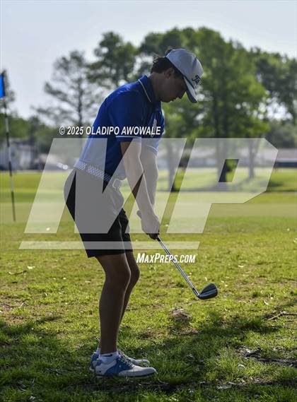 Thumbnail 3 in UIL 4A Golf (Region II Regionals) photogallery.