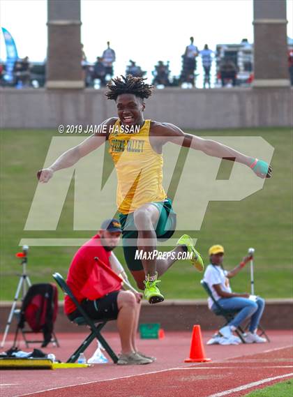 Thumbnail 3 in Bojangles Track and Field Classic (Field Events) photogallery.