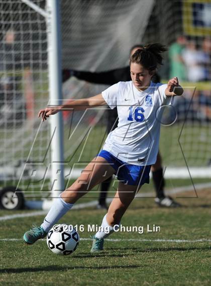 Thumbnail 3 in Tesoro vs. Santa Margarita (CIF SoCal Regional D1 Final) photogallery.