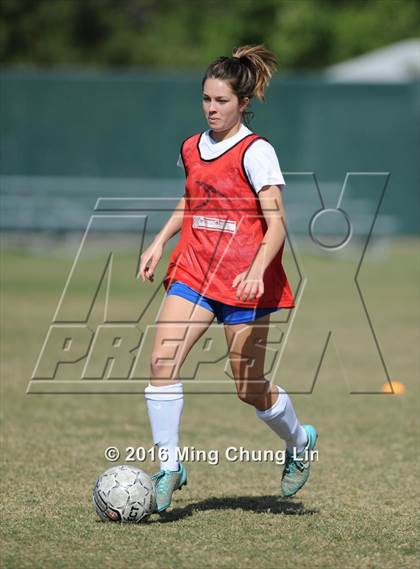 Thumbnail 2 in Tesoro vs. Santa Margarita (CIF SoCal Regional D1 Final) photogallery.