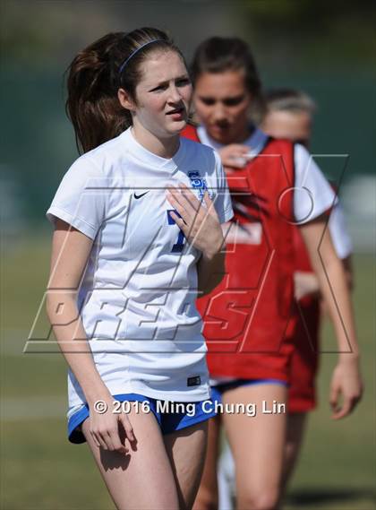Thumbnail 3 in Tesoro vs. Santa Margarita (CIF SoCal Regional D1 Final) photogallery.