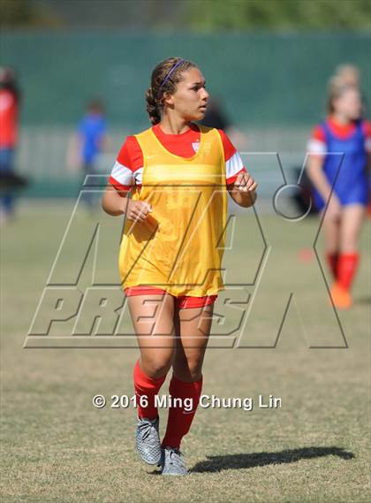 Thumbnail 2 in Tesoro vs. Santa Margarita (CIF SoCal Regional D1 Final) photogallery.