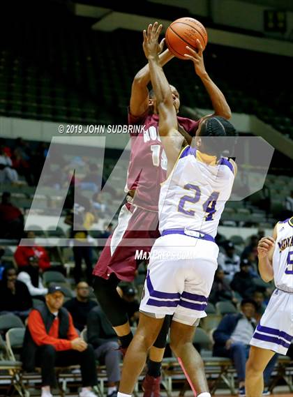 Thumbnail 2 in I.C. Norcom vs Menchville  (Iverson Holiday Crossover Showcase) photogallery.