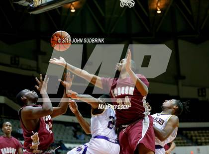 Thumbnail 2 in I.C. Norcom vs Menchville  (Iverson Holiday Crossover Showcase) photogallery.