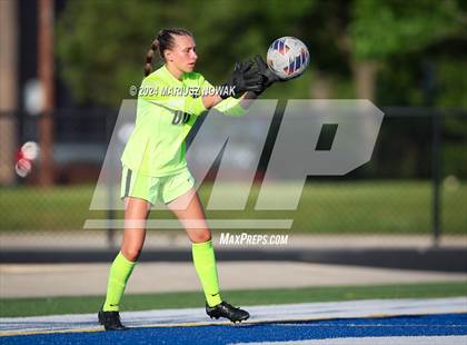 Thumbnail 3 in Rochester vs Stoney Creek (MHSAA D1 District Payoff) photogallery.
