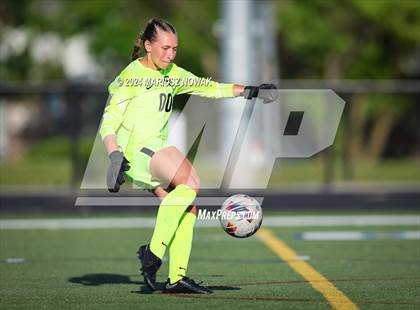 Thumbnail 3 in Rochester vs Stoney Creek (MHSAA D1 District Payoff) photogallery.