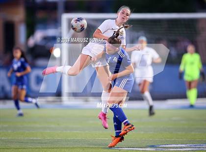 Thumbnail 3 in Rochester vs Stoney Creek (MHSAA D1 District Payoff) photogallery.