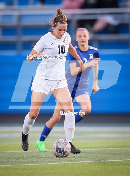 Thumbnail 2 in Rochester vs Stoney Creek (MHSAA D1 District Payoff) photogallery.
