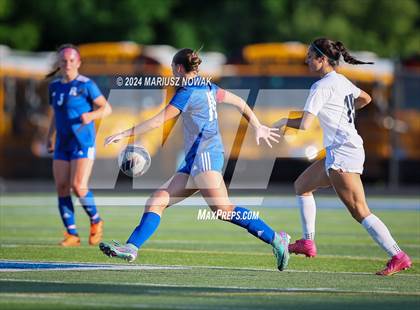 Thumbnail 2 in Rochester vs Stoney Creek (MHSAA D1 District Payoff) photogallery.