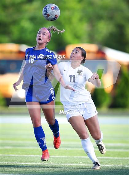 Thumbnail 2 in Rochester vs Stoney Creek (MHSAA D1 District Payoff) photogallery.