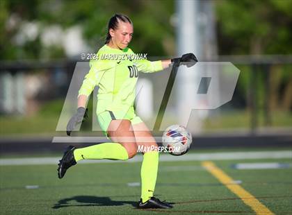 Thumbnail 2 in Rochester vs Stoney Creek (MHSAA D1 District Payoff) photogallery.