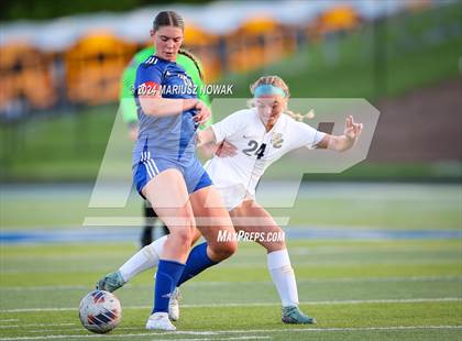 Thumbnail 2 in Rochester vs Stoney Creek (MHSAA D1 District Payoff) photogallery.