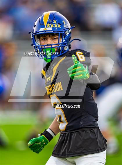 Thumbnail 3 in Barbers Hill vs. Anderson (UIL 5A D1 Football Area) photogallery.