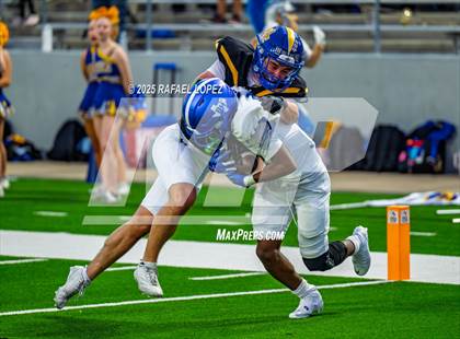 Thumbnail 3 in Barbers Hill vs. Anderson (UIL 5A D1 Football Area) photogallery.