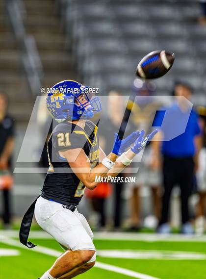 Thumbnail 1 in Barbers Hill vs. Anderson (UIL 5A D1 Football Area) photogallery.